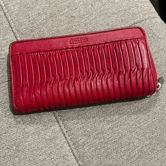 Large Red Coach Wallet Authentic Vintage early 2000s - Picture 1 of 5